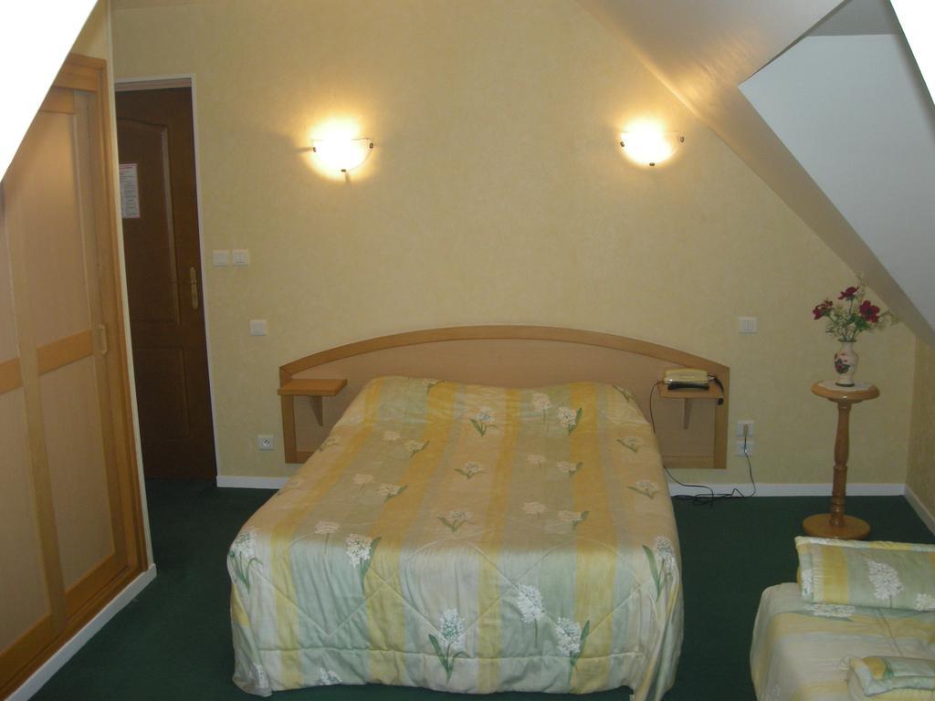 Hotel La Renaissance Cherbourg-en-Cotentin Habitación foto
